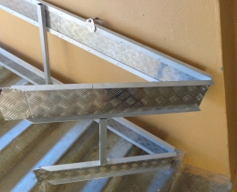Пандус алюминиевый откидной со складной частью
